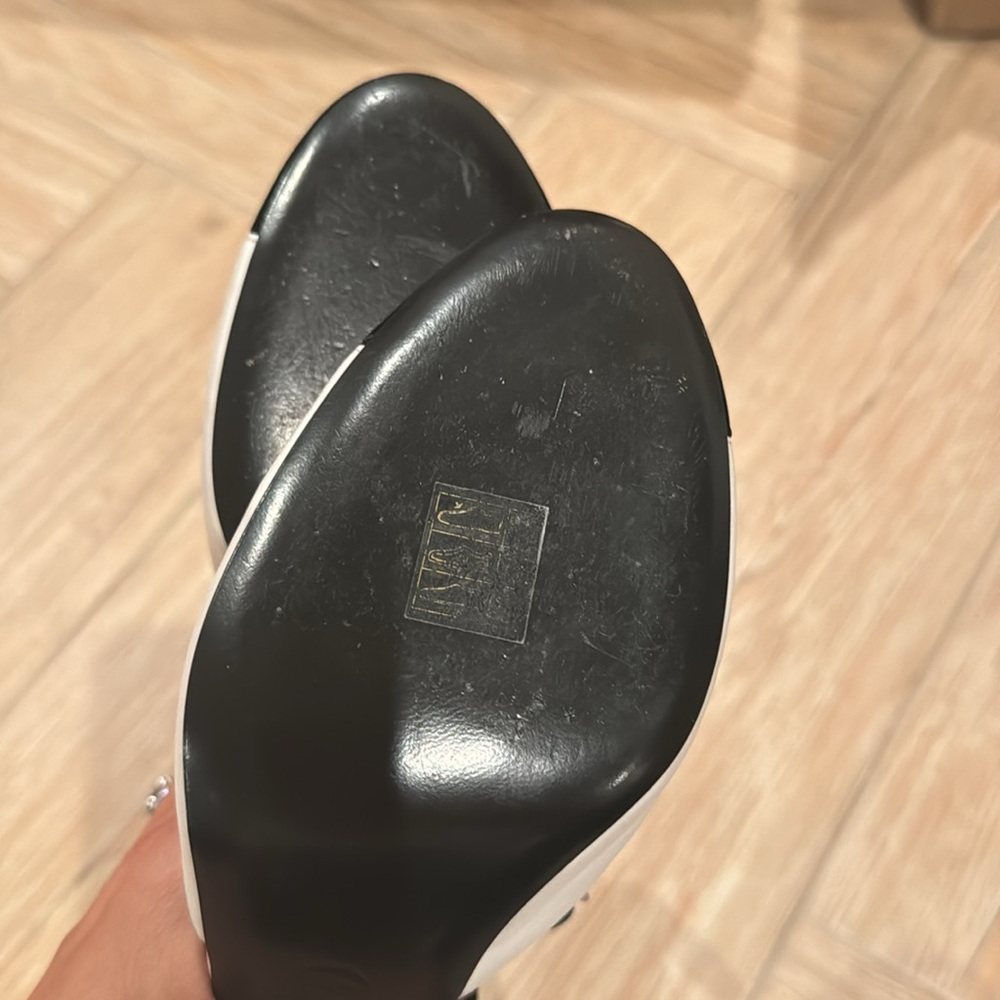CHANEL 
Lambskin Velvet Cap Toe Bow Pumps  Size 40 - Picture 11 of 12